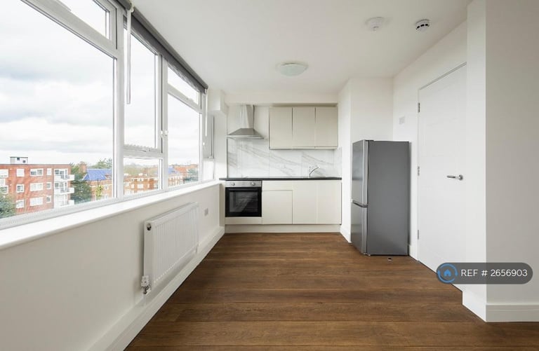 1 bedroom flat in Rubens House, London, N3 (1 bed) (#2656903)