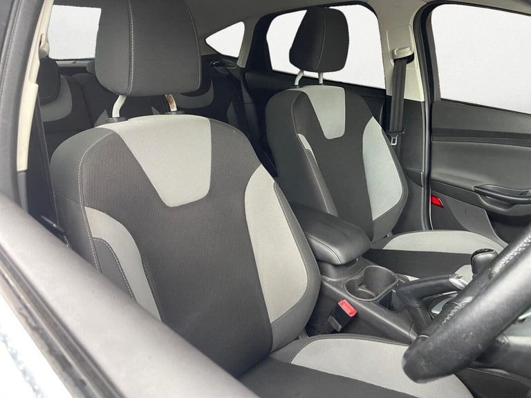 2014 Ford Focus 1.0 EcoBoost Zetec Navigator 5dr HATCHBACK PETROL Manual