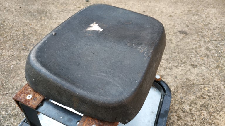 carp fishing bank seat chair lorry car mechanic breakdown recovery