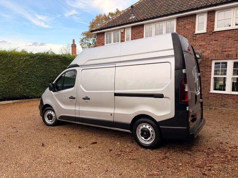 High top VIVARO ideal camper project /race van