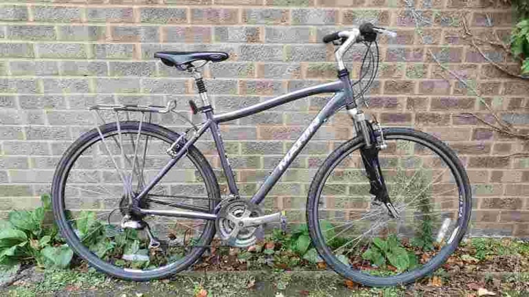 Lightweight Aluminium Marin San Rafael Hybrid bike in good condition with suspensions