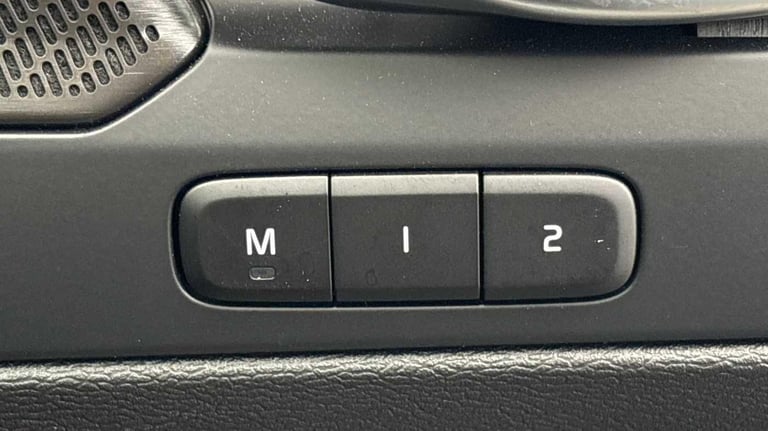 2025 Volvo XC40 2.0 B3P Ultra Dark 5dr Auto ESTATE PETROL Automatic