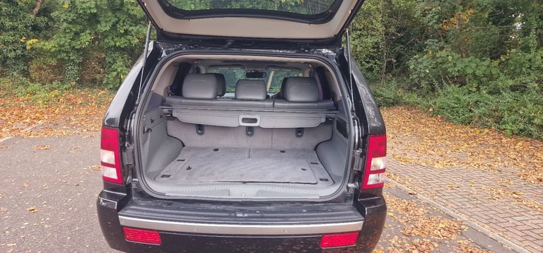 JEEP GRAND CHEROKEE OVERLAND 3LITRE CRD 4X4 FACTORY BLACK. FULL MOT