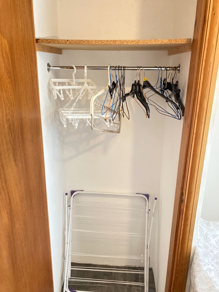 In House Medium Room To Let Share 3 Bath Shower Kitchen Garden InclBillsNet VeryNearTubeBusShops