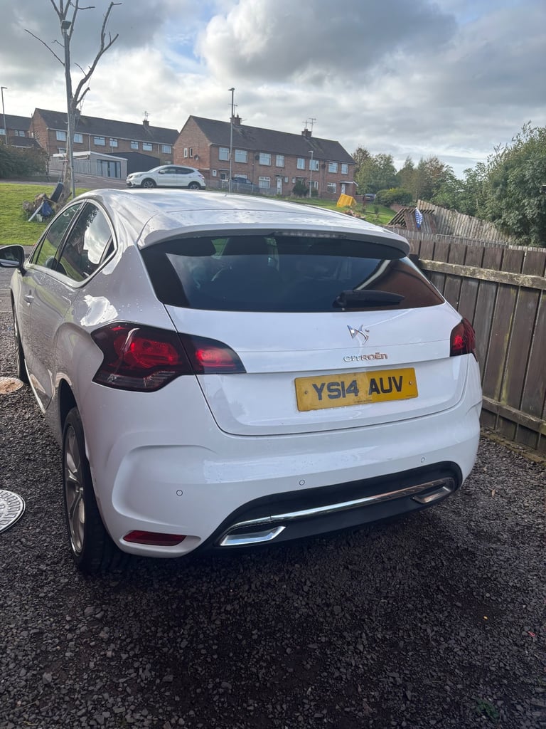 Citroen, DS4, Hatchback, 2014, Manual, 1560 (cc), 5 doors