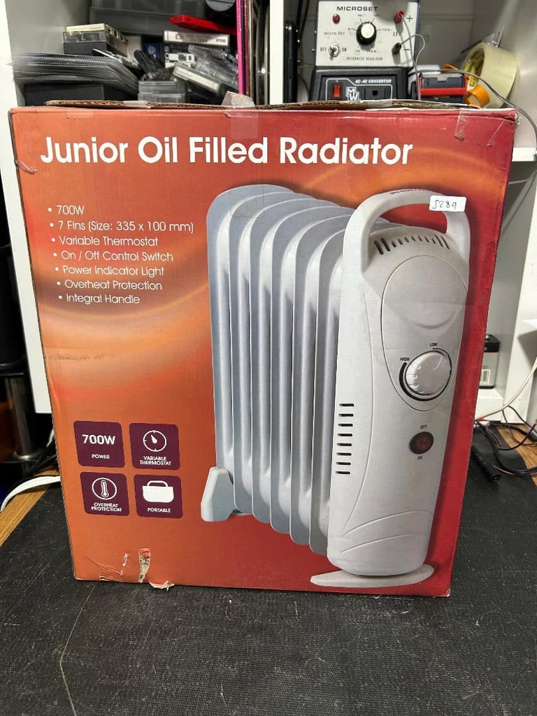 image for Dunelm Junior Oil filled Radiator 700 watts LIKE NEW
