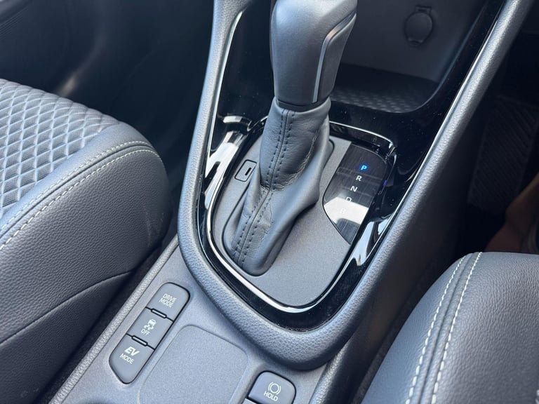 2022 Toyota Yaris 1.5 VVT-h Dynamic E-CVT Euro 6 (s/s) 5dr HATCHBACK Petrol/Electric Hybrid Autom...