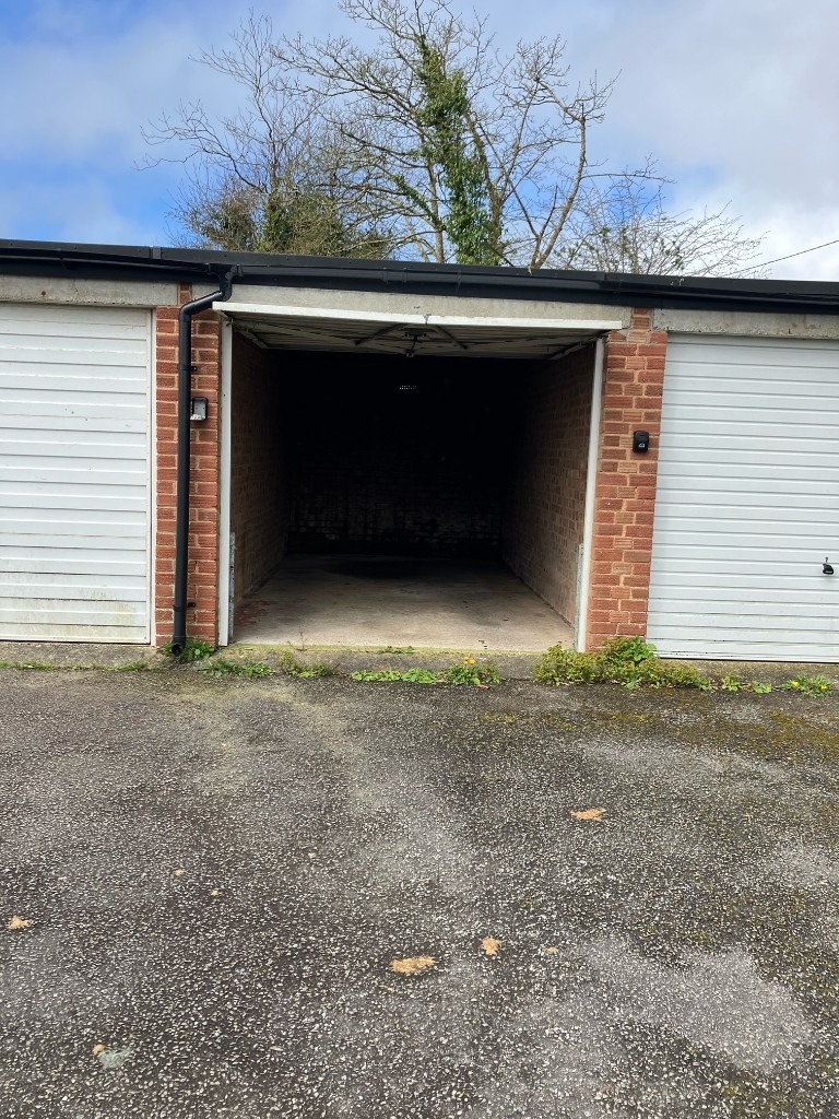 Lock-up Garages to rent