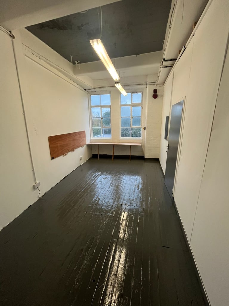 RARELY AVAILABLE COMMERCIAL STUDIO SPACE TO RENT AT THE WELL ESTABLISHED CROWNPOINT STUDIOS 