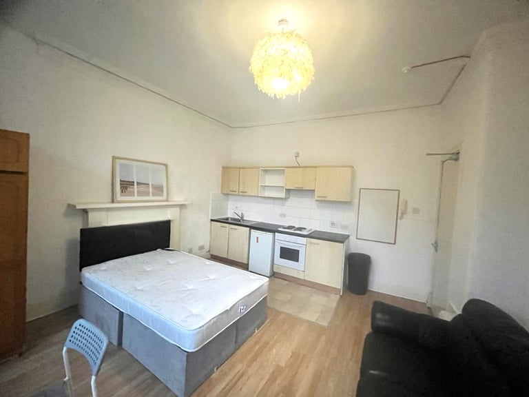 1 bedroom flat in Kelvin Drive, West End, Glasgow, G20 8QN