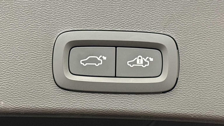 2025 Volvo XC40 2.0 B4 MHEV Ultra Bright DCT Auto Euro 6 (s/s) 5dr ESTATE Petrol/Electric Hybrid ...