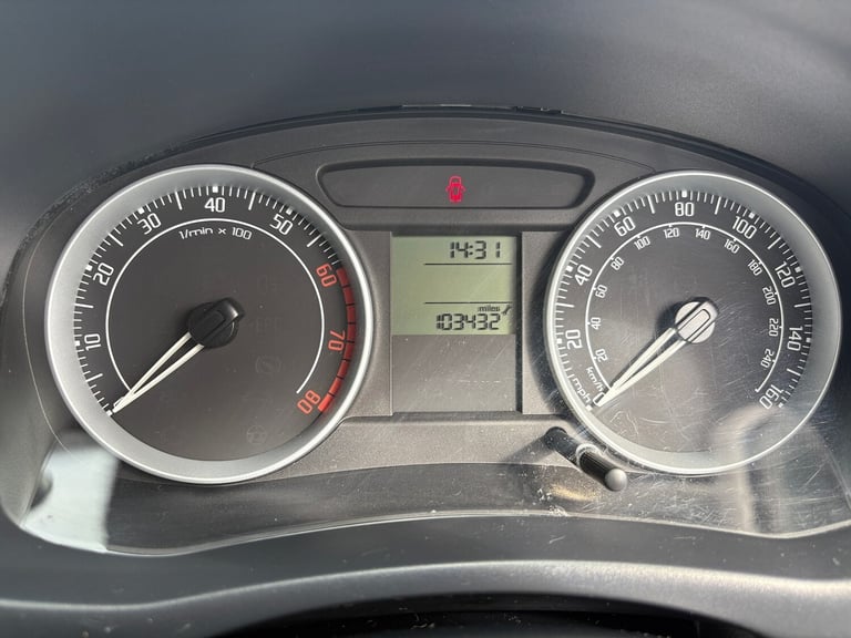 2009 Skoda Fabia 1.2 12V 2 5dr HATCHBACK PETROL Manual