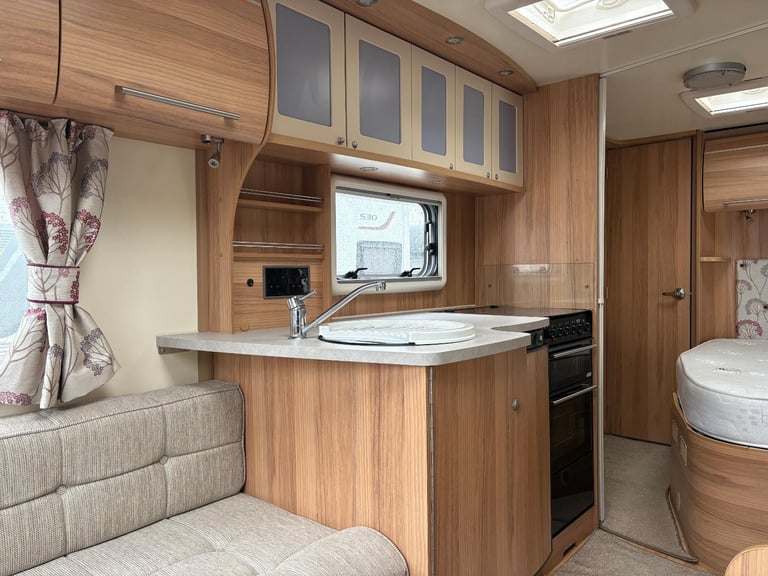 BAILEY PEGASUS VERONA - FIXED BED CARAVAN WITH END WASHROOM AND MOTORMOVER