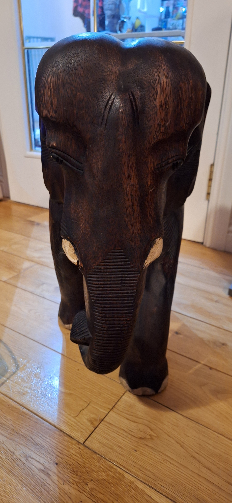 Amazing Elephant (15kg) Hand carved wood, in one piece. An eye catcher imported from Thailand