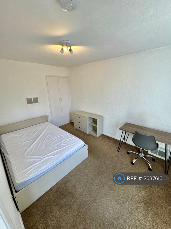 3 bedroom flat in St. Matthews Close, Exeter, EX1 (3 bed) (#2637616)