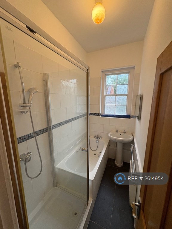 1 bedroom flat in Russell Street, Reading, RG1 (1 bed) (#2614954)