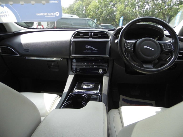 2016 Jaguar F-Pace 2.0d Prestige 5dr Auto AWD ESTATE DIESEL Automatic