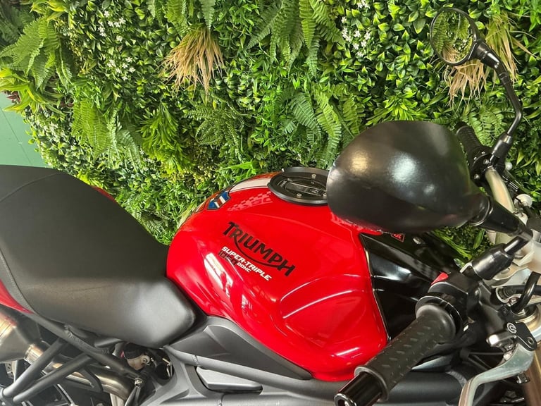 Triumph Speed Triple 1050 free delivery 
