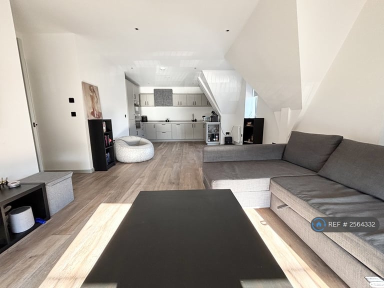 2 bedroom flat in Swaker Yard, Borehamwood, WD6 (2 bed) (#2564332)