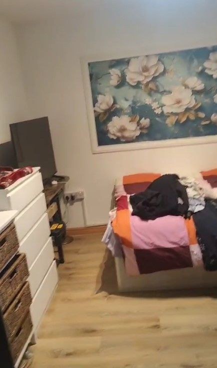 Double Room to Rent in Warbank Crescent, Croydon CR0. Only for singles. Bills included.