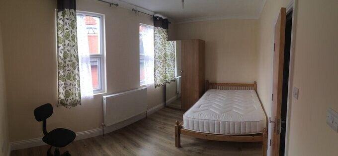 WOOD GREEN - Spacious double room ensuite room MOVE IN NOW