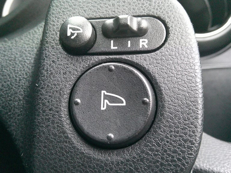 HONDA JAZZ 1.4 i-VTEC ES Plus 2014