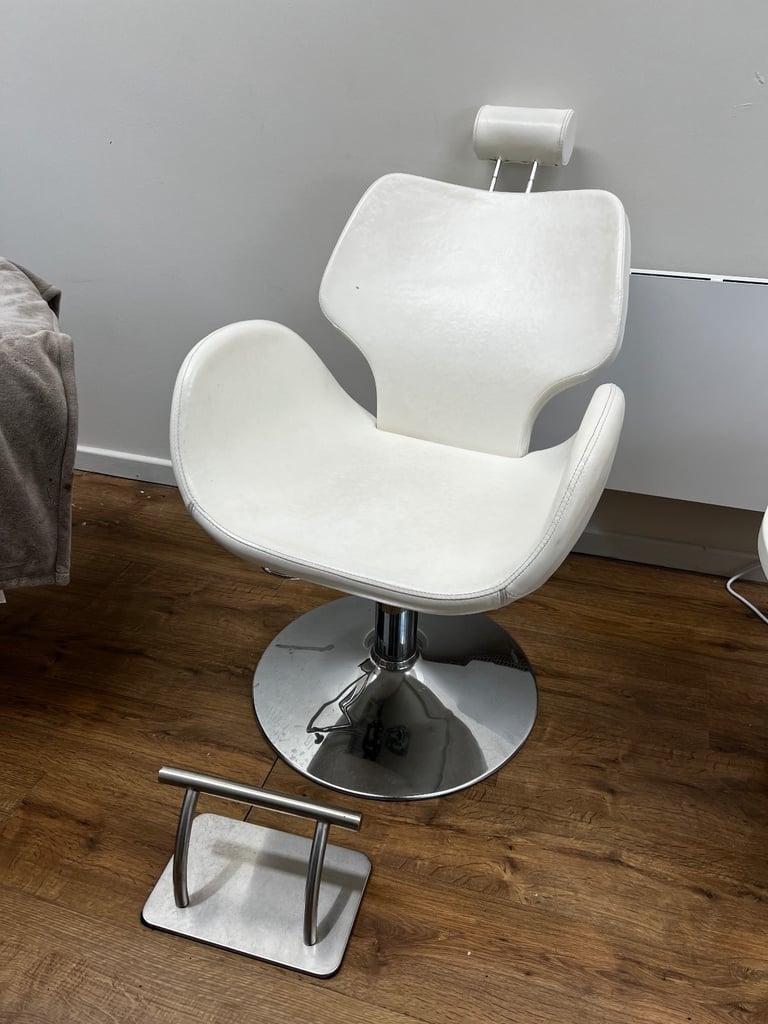 image for White Brow/Beauty Recliner Chair with Foot Rest 