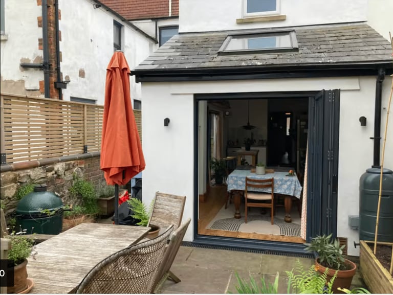Fully furnished 3 double bedroom house £2000 per month for Dec- Feb only all bills included