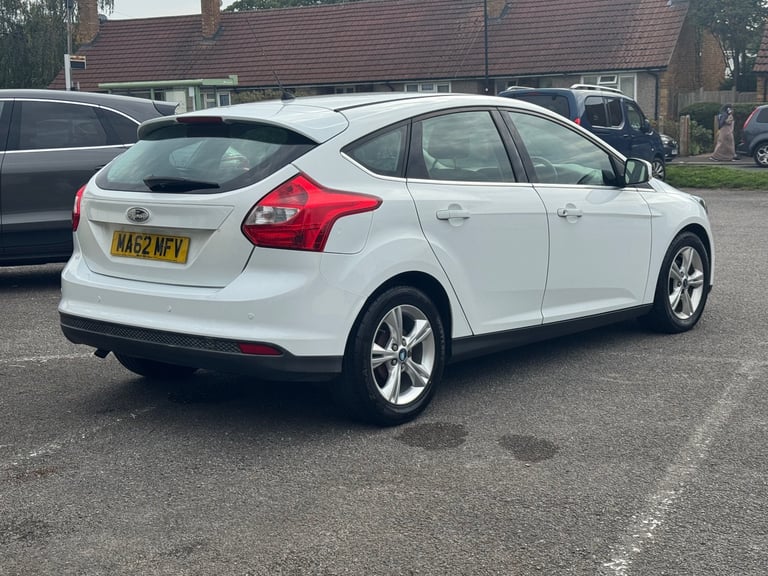 2012 (62) Ford, FOCUS, Zetec Hatchback, Manual, 998 (cc), Petrol 5 doors Low Mileage 