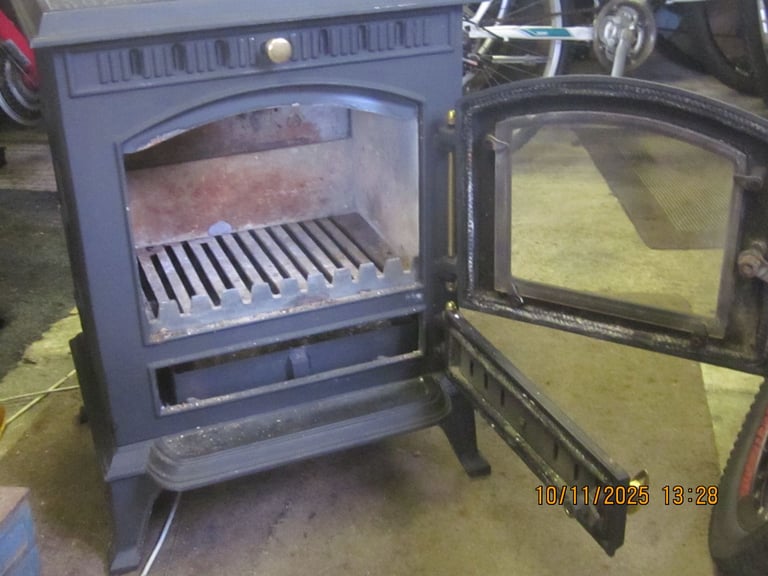 image for Multi fuel stove............burns wood and coke Material cast iron Heat Output 7KW..