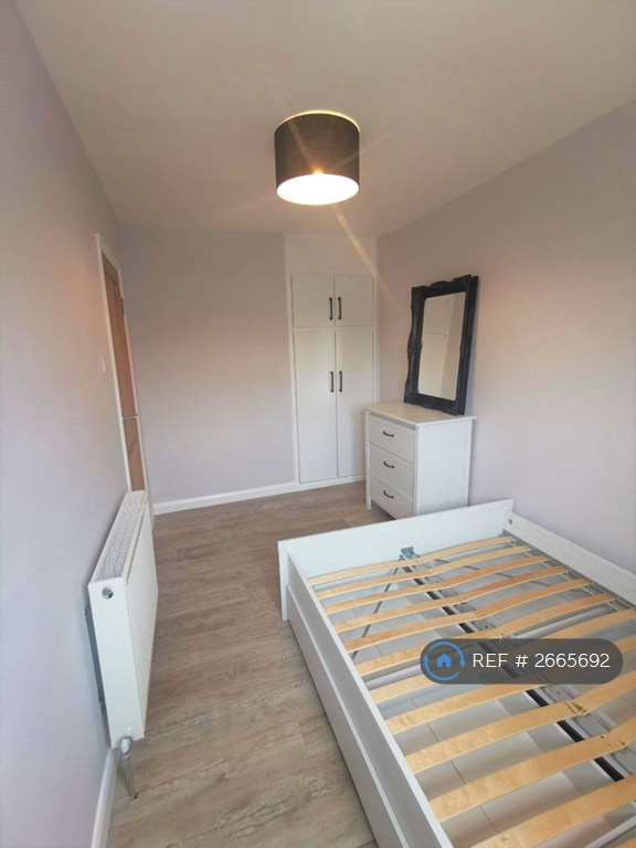 2 bedroom flat in Haig Court, Chelmsford, CM2 (2 bed) (#2665692)