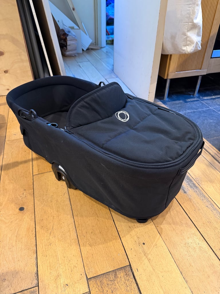 image for Bugaboo carrycot / bassinet in black 