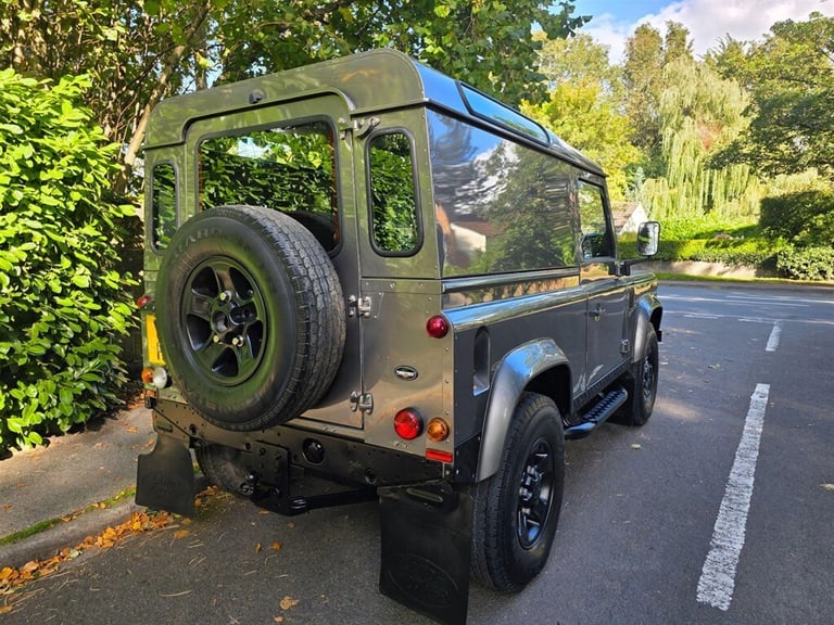 2010 Land Rover Defender 90 2.4 TDCi Hard Top SUV 4WD SWB Euro 4 3dr SUV Diesel Manual
