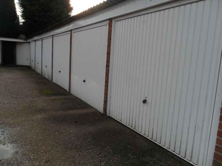 LOCK UP GARAGE TO LET IN BURTON ON TRENT