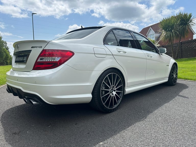 *** 2012 Mercedes-Benz C63 AMG 6.2 V8 460 BHP *** SUN-ROOF 