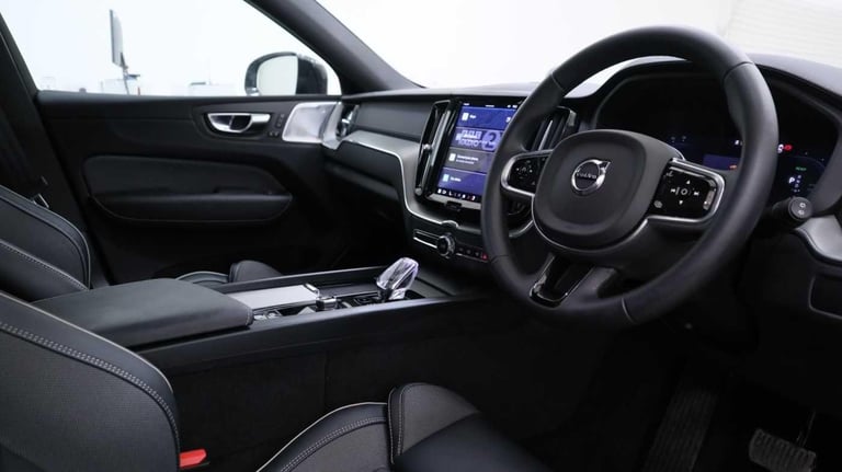 2024 Volvo XC60 2.0h T8 Recharge 18.8kWh Ultimate Dark Auto AWD Euro 6 (s/s) 5dr ESTATE Petrol/El...