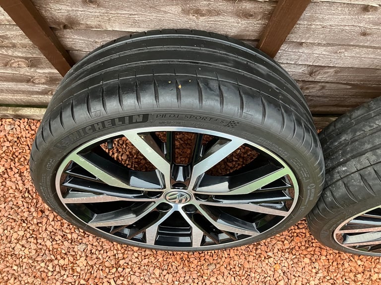VW Santiago 19" alloy wheels with Michelin tyres
