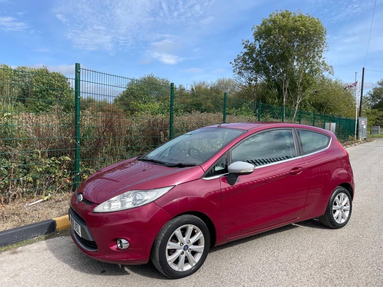 FORD FIESTA 1.2 ZETEC 09 REG MAGENTA RED 3 DOOR MOT JANUARY 12TH 2026 LOW INSURANCE 48+MPG
