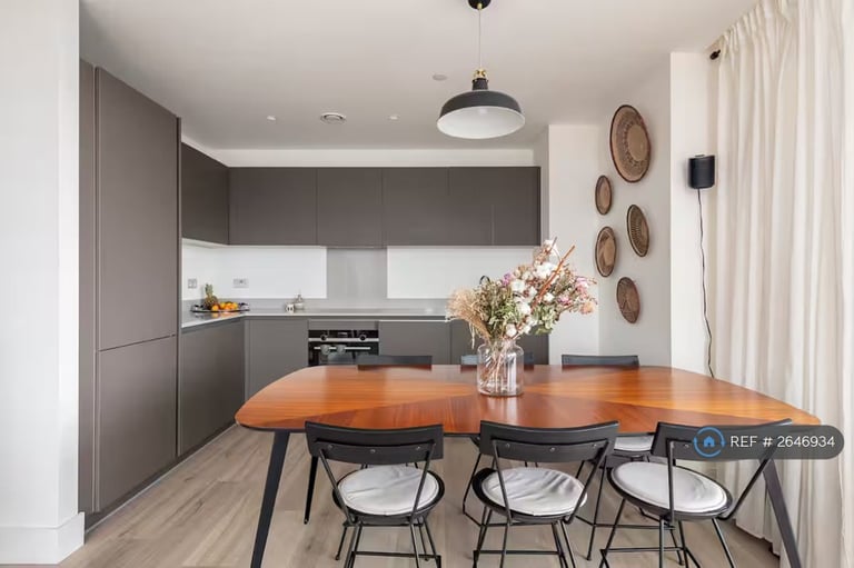 2 bedroom flat in Hale Works Apartments, London, N17 (2 bed) (#2646934)