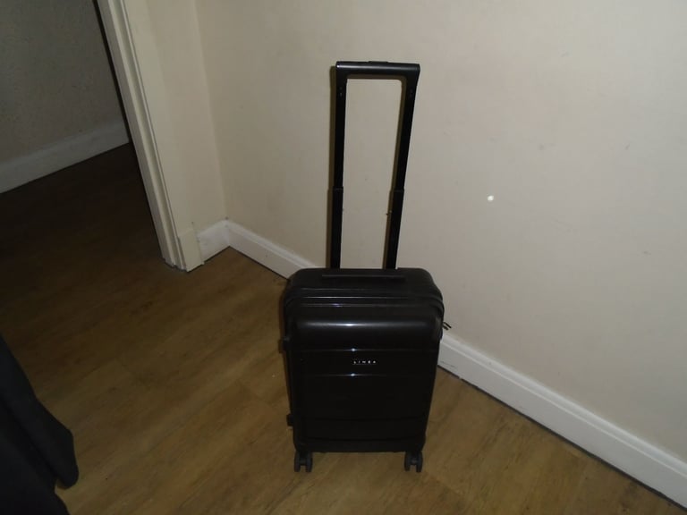 LINEA BLACK SUITCASE / SMALL SIZE /