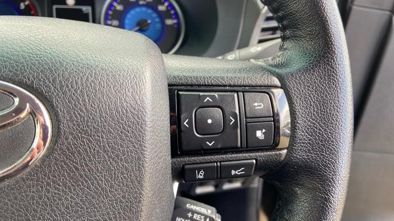 2019 Toyota Hilux 2.4 D-4D Invincible Pickup Double Cab 4dr Diesel Manual 4WD Euro 6 (s/s) (T Pic...
