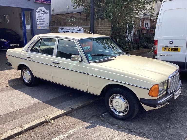 image for 1983 Mercedes-Benz 300 W123 classic car  Automatic