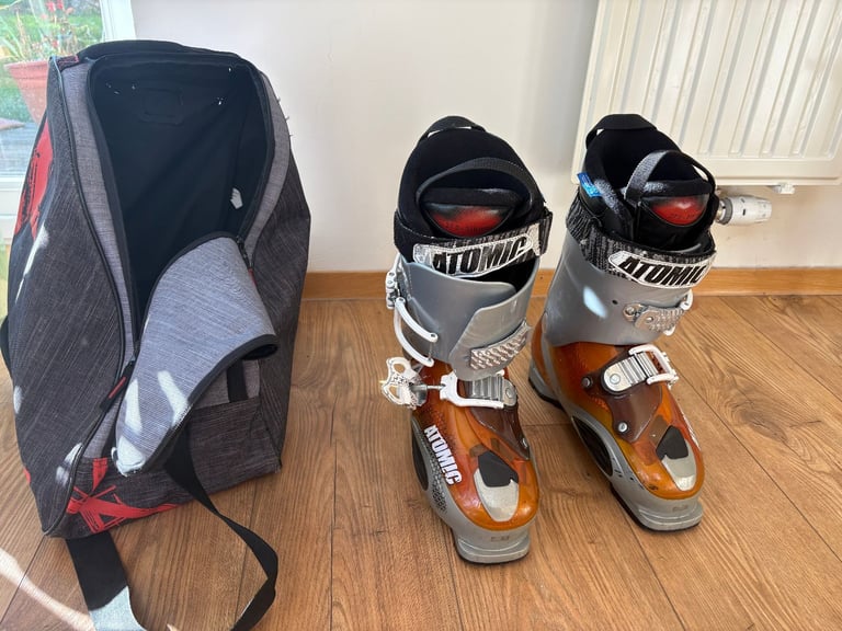 image for Atomic ski boots and bag, size 8.5 Mondopoint 21