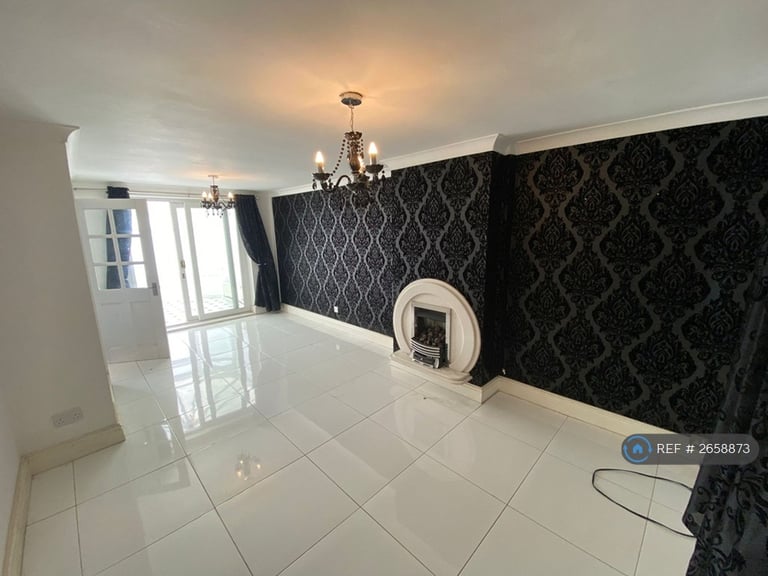 2 bedroom house in Berry Hill Avenue, Knowsley, Prescot, L34 (2 bed) (#2658873)