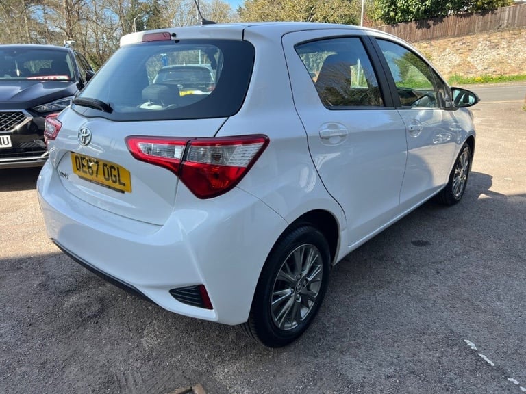 Toyota Yaris 1.5 VVT-i Icon 5dr - REAR CAMERA - BLUETOOTH - Petrol