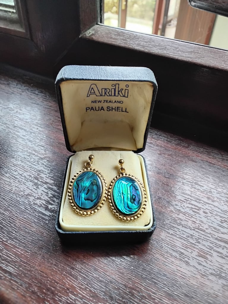 Ariki Paua Shell Earings.