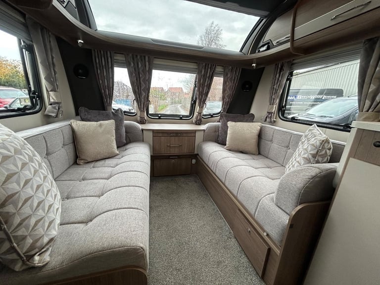 Coachman VIP 675 / 4 berth - TWIN AXLE 2023