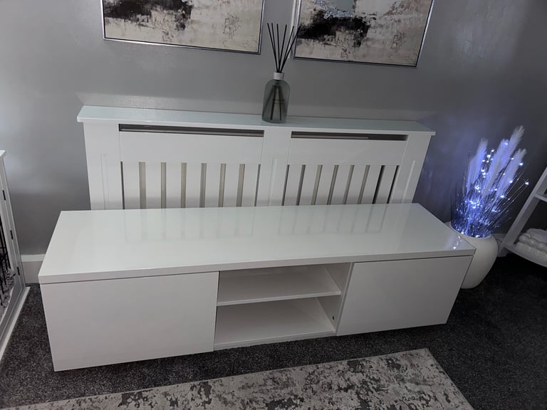 Hi gloss white tv unit 