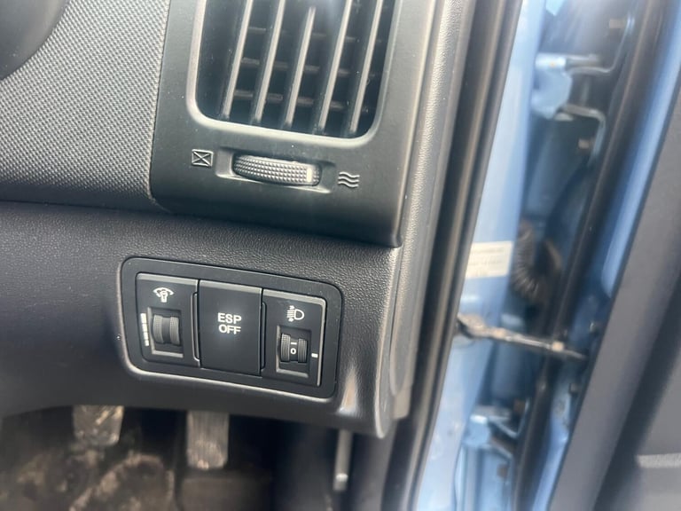 2011 Hyundai i30 1.6 CRDi Comfort 5dr HATCHBACK DIESEL Manual