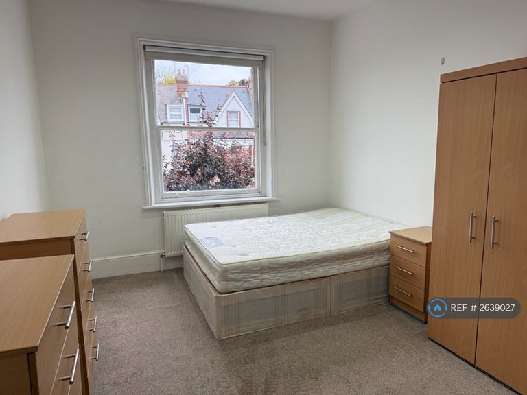 3 bedroom flat in Lyncroft Mansions, London, NW6 (3 bed) (#2639027)